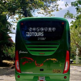 Autobús Irizar. 42 personas.